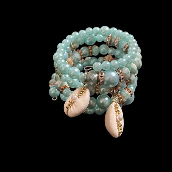 Handmade Jewelry - Turquoise Beaded Bracelet with Shell Accents